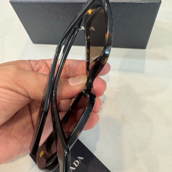 Authentic Prada sunglasses with box - Picture 10 of 11